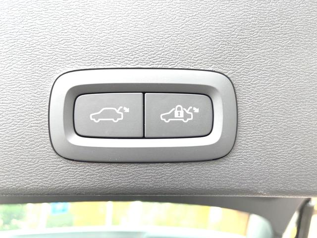 ＸＣ４０ プラス　プロ　Ｂ４　ＡＷＤ　認定中古車　ＡＷＤインテリセーフ　衝突被害軽減ブレーキ　レーダークルーズ　純正９インチナビ　フロントカメラ　バックカメラ　サイドカメラ　純正ナビ　シートヒーター　ＬＥＤヘッドライト　Ｂｌｕｅｔｏｏｔｈ（9枚目）