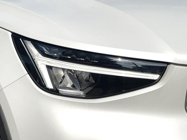 ＸＣ４０ プラス　プロ　Ｂ４　ＡＷＤ　認定中古車　ＡＷＤインテリセーフ　衝突被害軽減ブレーキ　レーダークルーズ　純正９インチナビ　フロントカメラ　バックカメラ　サイドカメラ　純正ナビ　シートヒーター　ＬＥＤヘッドライト　Ｂｌｕｅｔｏｏｔｈ（16枚目）