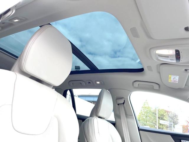 Ｖ６０ アルティメット　Ｂ４　ダークエディション　認定中古車　パノラマルーフ　Ｂｏｗｅｒｓ　＆　Ｗｉｌｋｉｎｓ　Ｇｏｏｇｌｅナビ　インテリセーフ　衝突被害軽減　３６０°ビューカメラ　パイロットアシスト　レーダークルーズ　シートヒーター　パワーシート（5枚目）