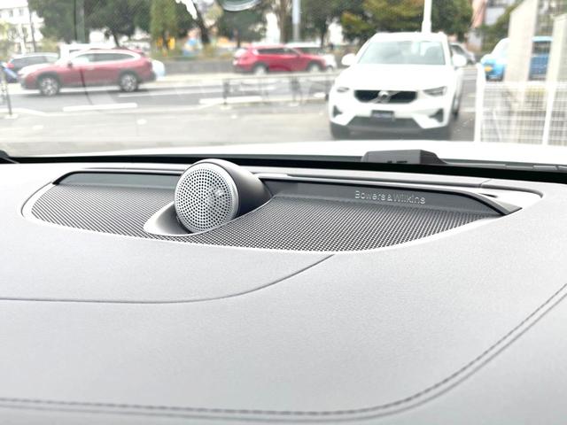 Ｖ６０ アルティメット　Ｂ４　ダークエディション　認定中古車　パノラマルーフ　Ｂｏｗｅｒｓ　＆　Ｗｉｌｋｉｎｓ　Ｇｏｏｇｌｅナビ　インテリセーフ　衝突被害軽減　３６０°ビューカメラ　パイロットアシスト　レーダークルーズ　シートヒーター　パワーシート（6枚目）