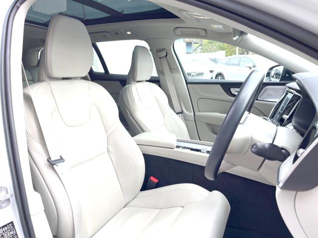 Ｖ６０ アルティメット　Ｂ４　ダークエディション　認定中古車　パノラマルーフ　Ｂｏｗｅｒｓ　＆　Ｗｉｌｋｉｎｓ　Ｇｏｏｇｌｅナビ　インテリセーフ　衝突被害軽減　３６０°ビューカメラ　パイロットアシスト　レーダークルーズ　シートヒーター　パワーシート（12枚目）