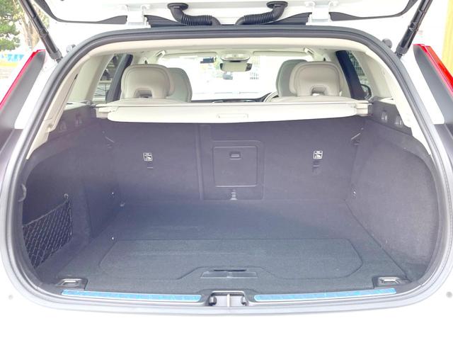 Ｖ６０ アルティメット　Ｂ４　ダークエディション　認定中古車　パノラマルーフ　Ｂｏｗｅｒｓ　＆　Ｗｉｌｋｉｎｓ　Ｇｏｏｇｌｅナビ　インテリセーフ　衝突被害軽減　３６０°ビューカメラ　パイロットアシスト　レーダークルーズ　シートヒーター　パワーシート（14枚目）