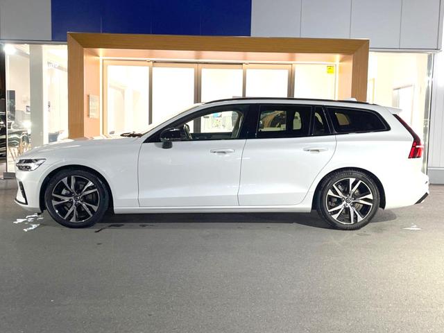 Ｖ６０ アルティメット　Ｂ４　ダークエディション　認定中古車　パノラマルーフ　Ｂｏｗｅｒｓ　＆　Ｗｉｌｋｉｎｓ　Ｇｏｏｇｌｅナビ　インテリセーフ　衝突被害軽減　３６０°ビューカメラ　パイロットアシスト　レーダークルーズ　シートヒーター　パワーシート（20枚目）