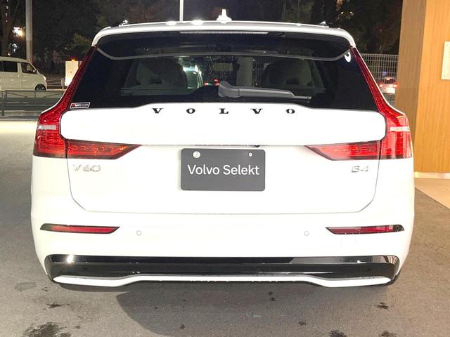 Ｖ６０ アルティメット　Ｂ４　ダークエディション　認定中古車　パノラマルーフ　Ｂｏｗｅｒｓ　＆　Ｗｉｌｋｉｎｓ　Ｇｏｏｇｌｅナビ　インテリセーフ　衝突被害軽減　３６０°ビューカメラ　パイロットアシスト　レーダークルーズ　シートヒーター　パワーシート（22枚目）