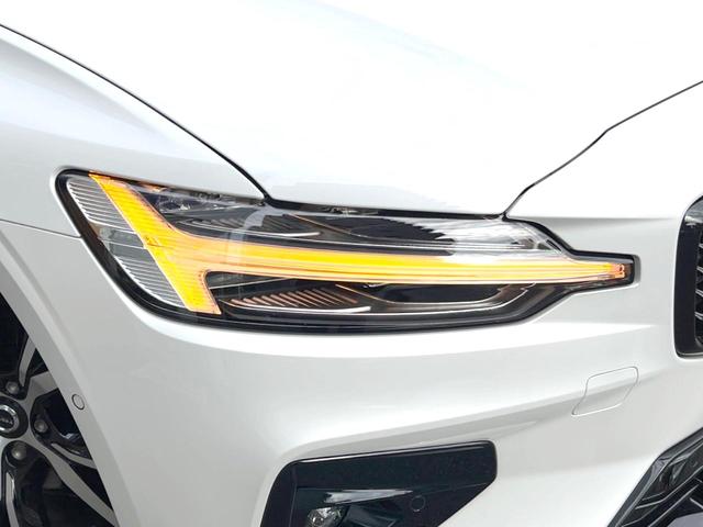 Ｖ６０ アルティメット　Ｂ４　ダークエディション　認定中古車　パノラマルーフ　Ｂｏｗｅｒｓ　＆　Ｗｉｌｋｉｎｓ　Ｇｏｏｇｌｅナビ　インテリセーフ　衝突被害軽減　３６０°ビューカメラ　パイロットアシスト　レーダークルーズ　シートヒーター　パワーシート（27枚目）