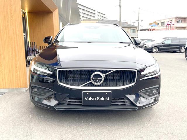 Ｖ６０ Ｂ４　モメンタム　認定中古車　純正９インチナビ　革シート　パイロットアシスト　シートヒーター　パワーシート　バックカメラ　Ａｐｐｌｅ　Ｃａｒ　Ｐｌａｙ　Ｂｌｕｅｔｏｏｔｈ　フルセグ　パワーバックドア　ＬＥＤヘッドライト（17枚目）