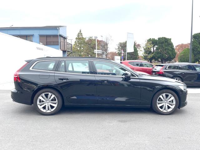 Ｖ６０ Ｂ４　モメンタム　認定中古車　純正９インチナビ　革シート　パイロットアシスト　シートヒーター　パワーシート　バックカメラ　Ａｐｐｌｅ　Ｃａｒ　Ｐｌａｙ　Ｂｌｕｅｔｏｏｔｈ　フルセグ　パワーバックドア　ＬＥＤヘッドライト（23枚目）