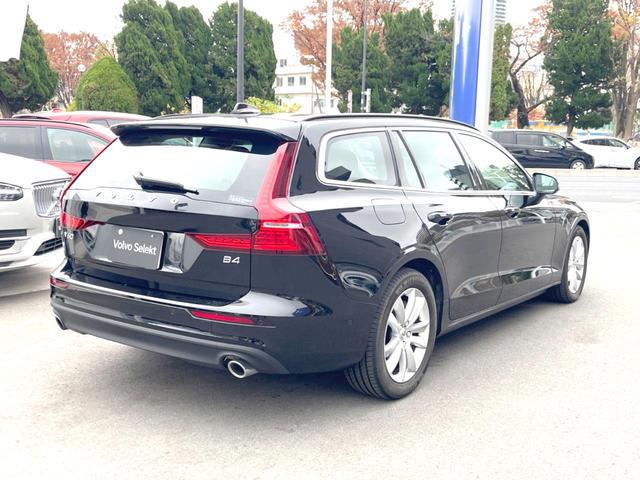 Ｖ６０ Ｂ４　モメンタム　認定中古車　純正９インチナビ　革シート　パイロットアシスト　シートヒーター　パワーシート　バックカメラ　Ａｐｐｌｅ　Ｃａｒ　Ｐｌａｙ　Ｂｌｕｅｔｏｏｔｈ　フルセグ　パワーバックドア　ＬＥＤヘッドライト（24枚目）