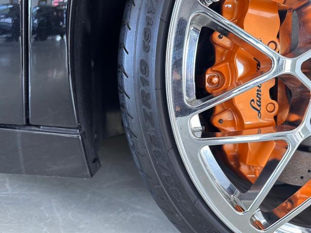 ガヤルド ＬＰ５６０－４　オレンジキャリパー　ダブルウィッシュボーン　ベンチレーテッドディスク　フロントリフター　パワーシート　ネロ・ノクティス　ガラスエンジンフード（18枚目）