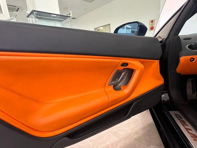 ガヤルド ＬＰ５６０－４　オレンジキャリパー　ダブルウィッシュボーン　ベンチレーテッドディスク　フロントリフター　パワーシート　ネロ・ノクティス　ガラスエンジンフード（40枚目）