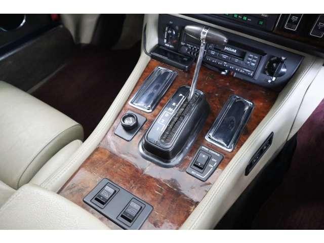 ジャガー XJ-S クーペ S 革シート・シートヒーター・パワー ジャガー XJ-S クーペ S 革シート・シートヒーター・パワー