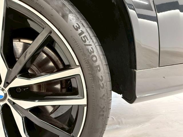 Ｘ６ ｘＤｒｉｖｅ　３５ｄ　Ｍスポーツ　ディーゼルターボ　４ＷＤ　ファストトラックＰＫＧ・Ｍカーボン（ミラーキャップ・リアスポイラー）・カーボンファイバーインテリアトリム・電動パノラマサンルーフ・２２インチダブルスポークスタイリング（20枚目）