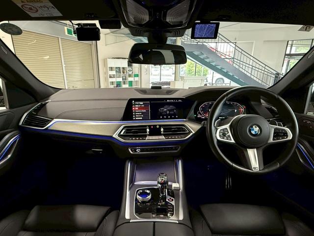 Ｘ６ ｘＤｒｉｖｅ　３５ｄ　Ｍスポーツ　ディーゼルターボ　４ＷＤ　ファストトラックＰＫＧ・Ｍカーボン（ミラーキャップ・リアスポイラー）・カーボンファイバーインテリアトリム・電動パノラマサンルーフ・２２インチダブルスポークスタイリング（25枚目）