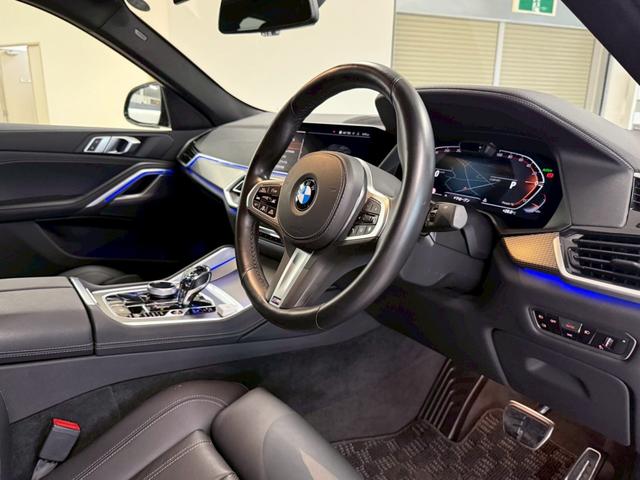 Ｘ６ ｘＤｒｉｖｅ　３５ｄ　Ｍスポーツ　ディーゼルターボ　４ＷＤ　ファストトラックＰＫＧ・Ｍカーボン（ミラーキャップ・リアスポイラー）・カーボンファイバーインテリアトリム・電動パノラマサンルーフ・２２インチダブルスポークスタイリング（50枚目）