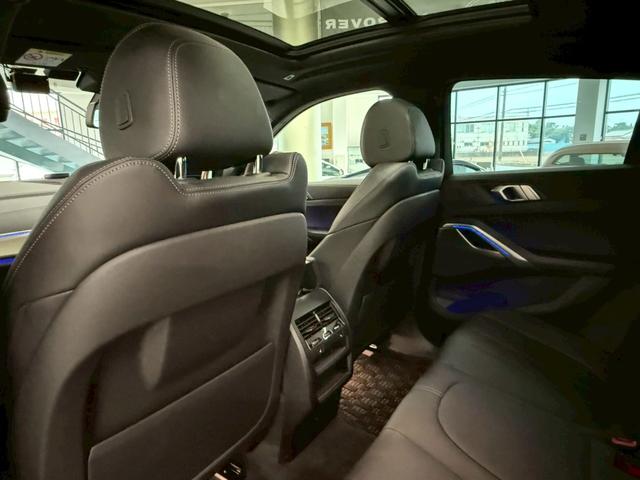 Ｘ６ ｘＤｒｉｖｅ　３５ｄ　Ｍスポーツ　ディーゼルターボ　４ＷＤ　ファストトラックＰＫＧ・Ｍカーボン（ミラーキャップ・リアスポイラー）・カーボンファイバーインテリアトリム・電動パノラマサンルーフ・２２インチダブルスポークスタイリング（61枚目）