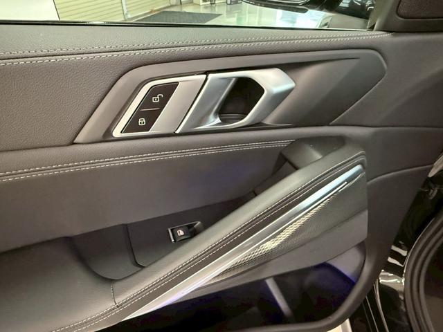 Ｘ６ ｘＤｒｉｖｅ　３５ｄ　Ｍスポーツ　ディーゼルターボ　４ＷＤ　ファストトラックＰＫＧ・Ｍカーボン（ミラーキャップ・リアスポイラー）・カーボンファイバーインテリアトリム・電動パノラマサンルーフ・２２インチダブルスポークスタイリング（67枚目）