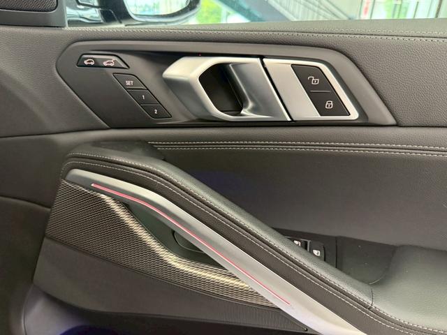 Ｘ６ ｘＤｒｉｖｅ　３５ｄ　Ｍスポーツ　ディーゼルターボ　４ＷＤ　ファストトラックＰＫＧ・Ｍカーボン（ミラーキャップ・リアスポイラー）・カーボンファイバーインテリアトリム・電動パノラマサンルーフ・２２インチダブルスポークスタイリング（70枚目）