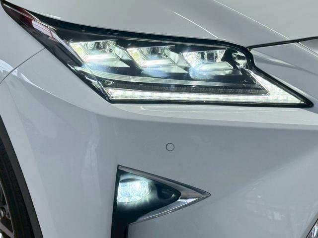 ＲＸ ＲＸ３００　Ｆスポーツ　３眼ＬＥＤヘッドライト・ＨＵＤ・パノラマハーフ・赤革シート＆ベンチレーション・ハンドルヒーター＆シートヒーター・置くだけ充電・サイド＆バックカメラ・ＴＶジャンパー・メーカーＯＰナビ（14枚目）