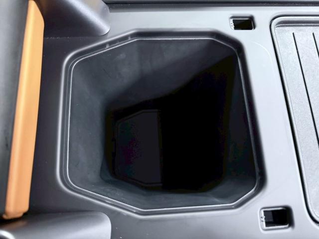 ディフェンダー １１０Ｘ　Ｄ３００　ディーゼルターボ　４ＷＤ　ＭＥＲＩＤＩＡＮ・３ゾーンクライメートＣＴＲＬ（リアクーリングアシスト付）・ＨＵＤ・デジタルインナーミラー・フィックスドサイドステップ・茶革シート・エアサス（32枚目）