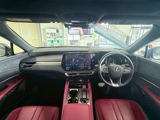 ＲＸ ＲＸ５００ｈ　Ｆスポーツパフォーマンス　４ＷＤ　ＩＴＳコネクト・輻射ヒーター・赤レザー・３眼ＬＥＤヘッドライト・ＨＵＤ・３６０度カメラ・ヘッドライトクリーナー・デジタルインナーミラー・ドラレコ・マットブラックＡＷ（24枚目）