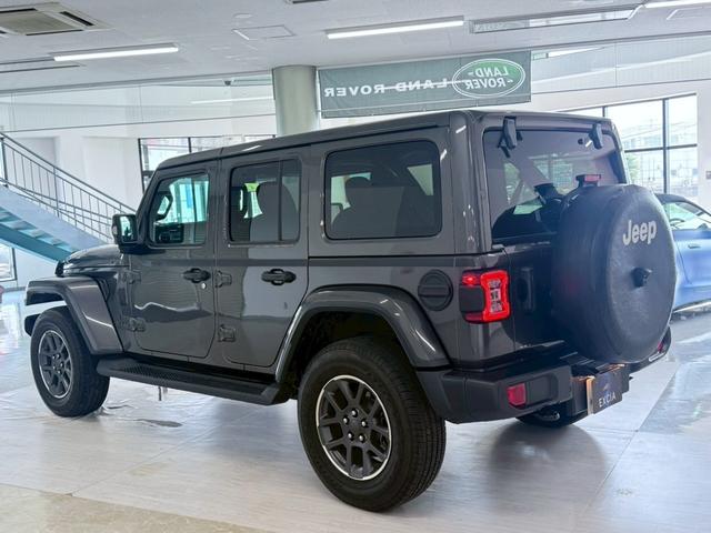 ジープ・ラングラーアンリミテッド ８０ｔｈアニバーサリーエディション　ＡＬＰＩＮＥ・バックカメラ・専用グラナイトＡＷ・ウィリスタグ付黒革シート・シートヒーター・衝突軽減ブレーキ・オートハイビーム・フロントカメラ・ドラレコ（9枚目）