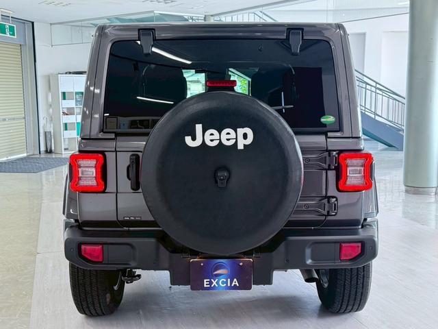 ジープ・ラングラーアンリミテッド ８０ｔｈアニバーサリーエディション　ＡＬＰＩＮＥ・バックカメラ・専用グラナイトＡＷ・ウィリスタグ付黒革シート・シートヒーター・衝突軽減ブレーキ・オートハイビーム・フロントカメラ・ドラレコ（10枚目）