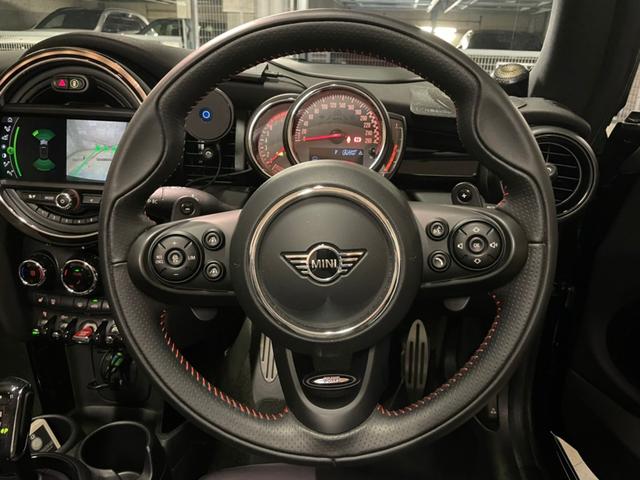 ＭＩＮＩ ジョンクーパーワークス　コンバーチブル　ミッドナイトブラック・１７インチブラックホイールエキサイトメントパッケージ（カーテシライト）　ピアノブラックドアハンドル＆フューエルキャップカバー（22枚目）