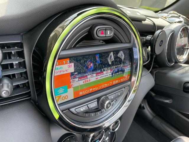 ＭＩＮＩ ジョンクーパーワークス　コンバーチブル　ミッドナイトブラック・１７インチブラックホイールエキサイトメントパッケージ（カーテシライト）　ピアノブラックドアハンドル＆フューエルキャップカバー（26枚目）
