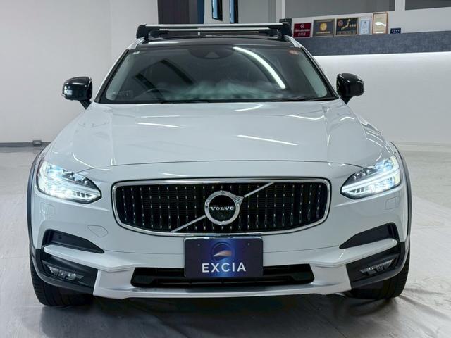 Ｖ９０ クロスカントリーＴ５　ＡＷＤ　３６０度カメラ・ベンチレーションマッサージ・パーキングアシスト・ＨＵＤ・ミラー、ルーフラッピング・シートヒーター・社外スピーカー・オートハイビーム・キャリア・社外ホイール（7枚目）