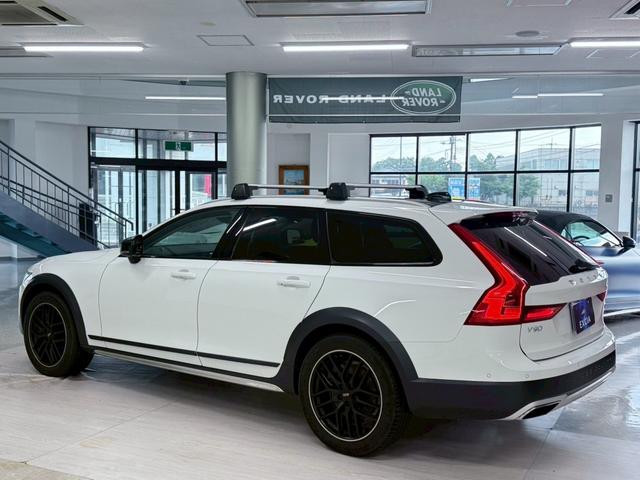Ｖ９０ クロスカントリーＴ５　ＡＷＤ　３６０度カメラ・ベンチレーションマッサージ・パーキングアシスト・ＨＵＤ・ミラー、ルーフラッピング・シートヒーター・社外スピーカー・オートハイビーム・キャリア・社外ホイール（9枚目）
