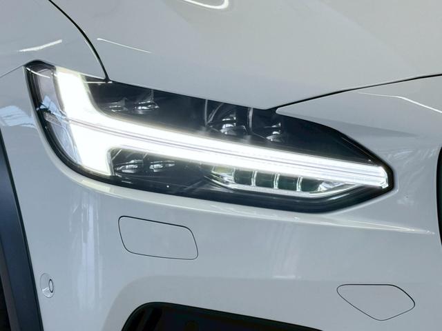 Ｖ９０ クロスカントリーＴ５　ＡＷＤ　３６０度カメラ・ベンチレーションマッサージ・パーキングアシスト・ＨＵＤ・ミラー、ルーフラッピング・シートヒーター・社外スピーカー・オートハイビーム・キャリア・社外ホイール（16枚目）