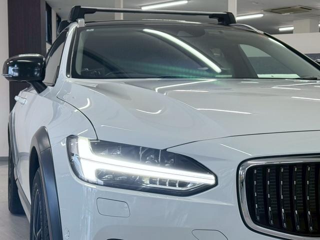 Ｖ９０ クロスカントリーＴ５　ＡＷＤ　３６０度カメラ・ベンチレーションマッサージ・パーキングアシスト・ＨＵＤ・ミラー、ルーフラッピング・シートヒーター・社外スピーカー・オートハイビーム・キャリア・社外ホイール（17枚目）