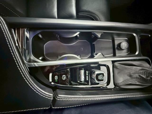 Ｖ９０ クロスカントリーＴ５　ＡＷＤ　３６０度カメラ・ベンチレーションマッサージ・パーキングアシスト・ＨＵＤ・ミラー、ルーフラッピング・シートヒーター・社外スピーカー・オートハイビーム・キャリア・社外ホイール（39枚目）