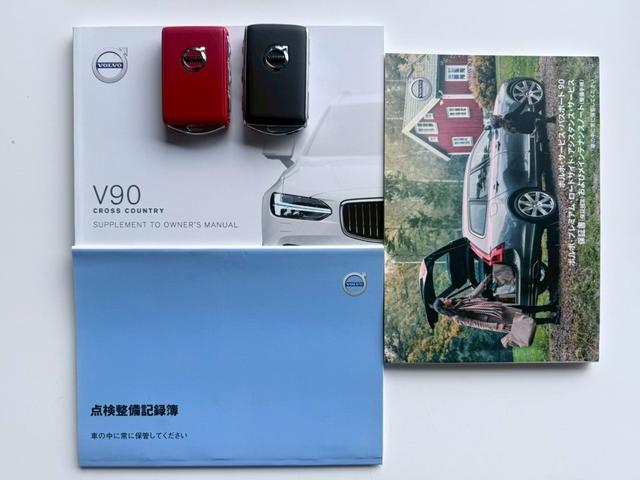Ｖ９０ クロスカントリーＴ５　ＡＷＤ　３６０度カメラ・ベンチレーションマッサージ・パーキングアシスト・ＨＵＤ・ミラー、ルーフラッピング・シートヒーター・社外スピーカー・オートハイビーム・キャリア・社外ホイール（68枚目）