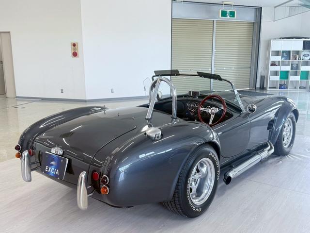 *その他 コブラ４２７ＳＣ　Ｖ８　・右ハンドル・８連メーター・ワーク製１５インチグッカーズオールペイント（10枚目）