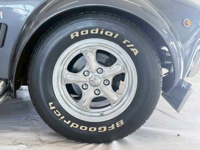 *その他 コブラ４２７ＳＣ　Ｖ８　・右ハンドル・８連メーター・ワーク製１５インチグッカーズオールペイント（23枚目）