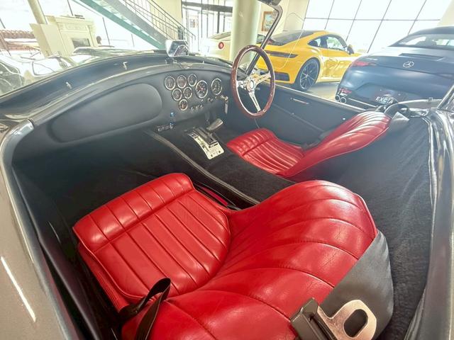 *その他 コブラ４２７ＳＣ　Ｖ８　・右ハンドル・８連メーター・ワーク製１５インチグッカーズオールペイント（29枚目）