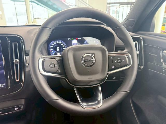 ＸＣ４０ Ｂ４　ＡＷＤ　Ｒデザイン　パノラマサンルーフ・ハーマンカードンサウンド・メモリー付パワーシート・ハーフレザーシート・３６０度カメラ・アクティブベンディングライト・ドライブレコーダー（23枚目）