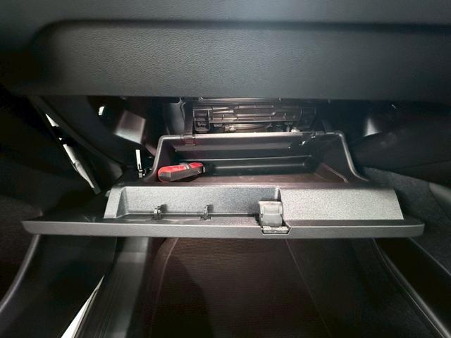 ＸＣ４０ Ｂ４　ＡＷＤ　Ｒデザイン　パノラマサンルーフ・ハーマンカードンサウンド・メモリー付パワーシート・ハーフレザーシート・３６０度カメラ・アクティブベンディングライト・ドライブレコーダー（46枚目）