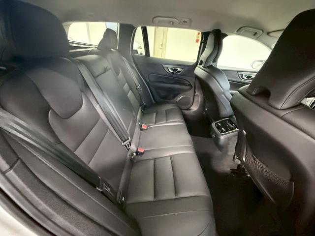 Ｖ６０ クロスカントリー　プラス　Ｂ５　ＡＷＤ　３６０度カメラ・社外デジタルインナーミラー・黒本革パワーシート・ワイヤレス充電・後席シートヒーター・５－Ｙスポーク１７インチＡＷ・パワーテールゲート・Ａｐｐｌｅｃａｒｐｌａｙ（46枚目）