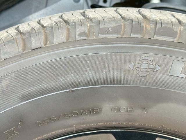 ランドクルーザープラド ＴＸ　Ｌパッケージ　７０ｔｈアニバーサリーリミテッド　ディーゼルターボ　４ＷＤ　７人乗・ミシュランタイヤ溝７割・スペアキー・ドラレコ・サイドバイザー・７０ｔｈＡｎｎｉｖｅｒｓａｒｙフロアマット・純正ナビ・バックカメラ・シートヒーター＆ベンチレーション（20枚目）