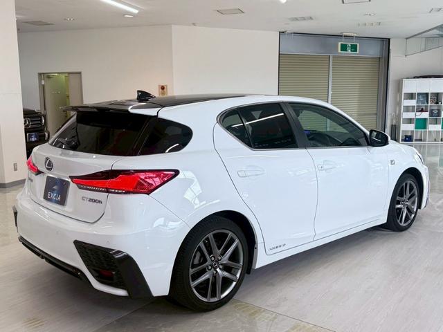 ＣＴ ＣＴ２００ｈ　Ｆスポーツ　ステアリングヒーター・ＴＶキャンセラー・ファブリックシート・シートヒーター・２１５／４５Ｒ１７・ブラックルーフ・アクセサリーコンセント・カードキー（13枚目）
