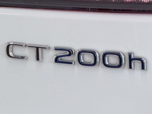 ＣＴ ＣＴ２００ｈ　Ｆスポーツ　ステアリングヒーター・ＴＶキャンセラー・ファブリックシート・シートヒーター・２１５／４５Ｒ１７・ブラックルーフ・アクセサリーコンセント・カードキー（16枚目）