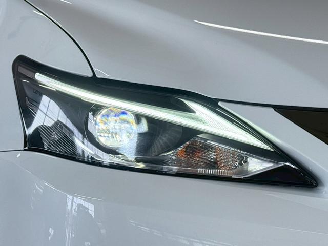 ＣＴ ＣＴ２００ｈ　Ｆスポーツ　ステアリングヒーター・ＴＶキャンセラー・ファブリックシート・シートヒーター・２１５／４５Ｒ１７・ブラックルーフ・アクセサリーコンセント・カードキー（19枚目）