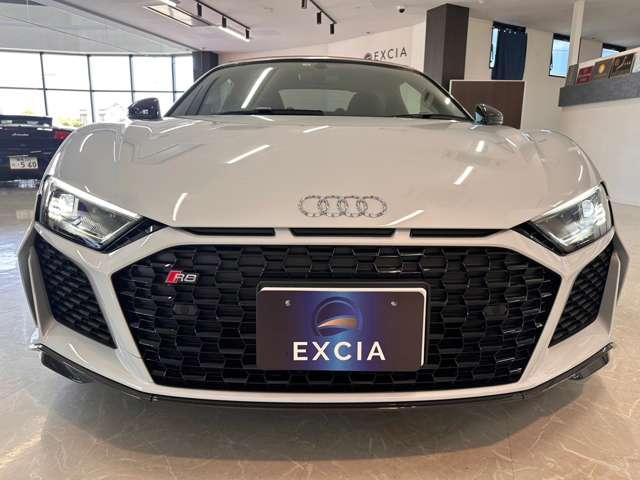 Ｒ８ Ｖ１０クーペパフォマンス５．２ＦＳＩクワトロ　４ＷＤ　バング＆オルフセンオーディオ・ファインナッパレザースポーツシートリアビューカメラ・・セラミックブレーキグロスレッド・アウディパーキングシステム（6枚目）