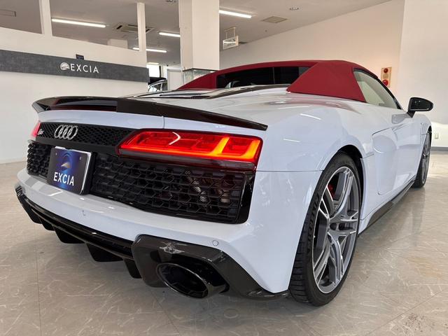 Ｒ８ Ｖ１０クーペパフォマンス５．２ＦＳＩクワトロ　４ＷＤ　バング＆オルフセンオーディオ・ファインナッパレザースポーツシートリアビューカメラ・・セラミックブレーキグロスレッド・アウディパーキングシステム（11枚目）