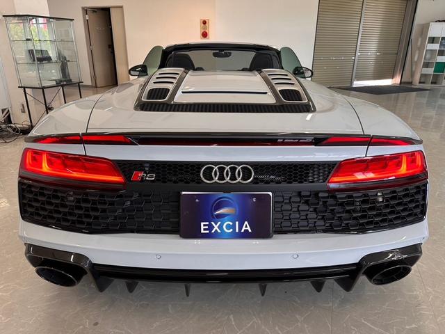 Ｒ８ Ｖ１０クーペパフォマンス５．２ＦＳＩクワトロ　４ＷＤ　バング＆オルフセンオーディオ・ファインナッパレザースポーツシートリアビューカメラ・・セラミックブレーキグロスレッド・アウディパーキングシステム（15枚目）
