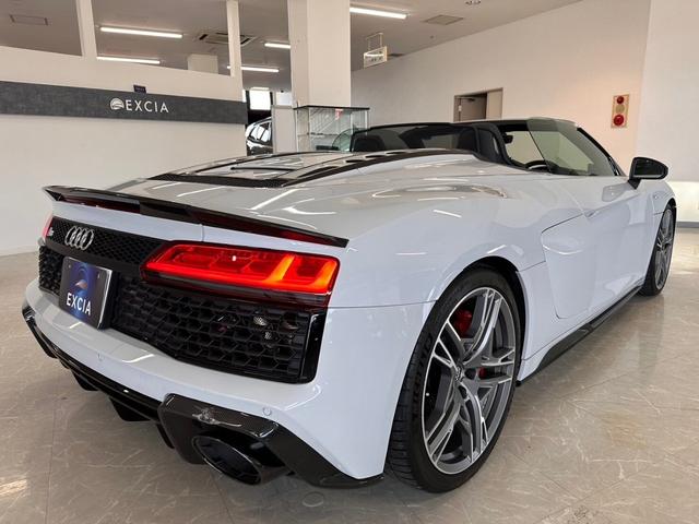 Ｒ８ Ｖ１０クーペパフォマンス５．２ＦＳＩクワトロ　４ＷＤ　バング＆オルフセンオーディオ・ファインナッパレザースポーツシートリアビューカメラ・・セラミックブレーキグロスレッド・アウディパーキングシステム（16枚目）