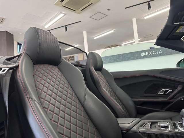 Ｒ８ Ｖ１０クーペパフォマンス５．２ＦＳＩクワトロ　４ＷＤ　バング＆オルフセンオーディオ・ファインナッパレザースポーツシートリアビューカメラ・・セラミックブレーキグロスレッド・アウディパーキングシステム（18枚目）