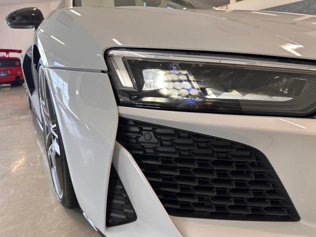 Ｒ８ Ｖ１０クーペパフォマンス５．２ＦＳＩクワトロ　４ＷＤ　バング＆オルフセンオーディオ・ファインナッパレザースポーツシートリアビューカメラ・・セラミックブレーキグロスレッド・アウディパーキングシステム（19枚目）